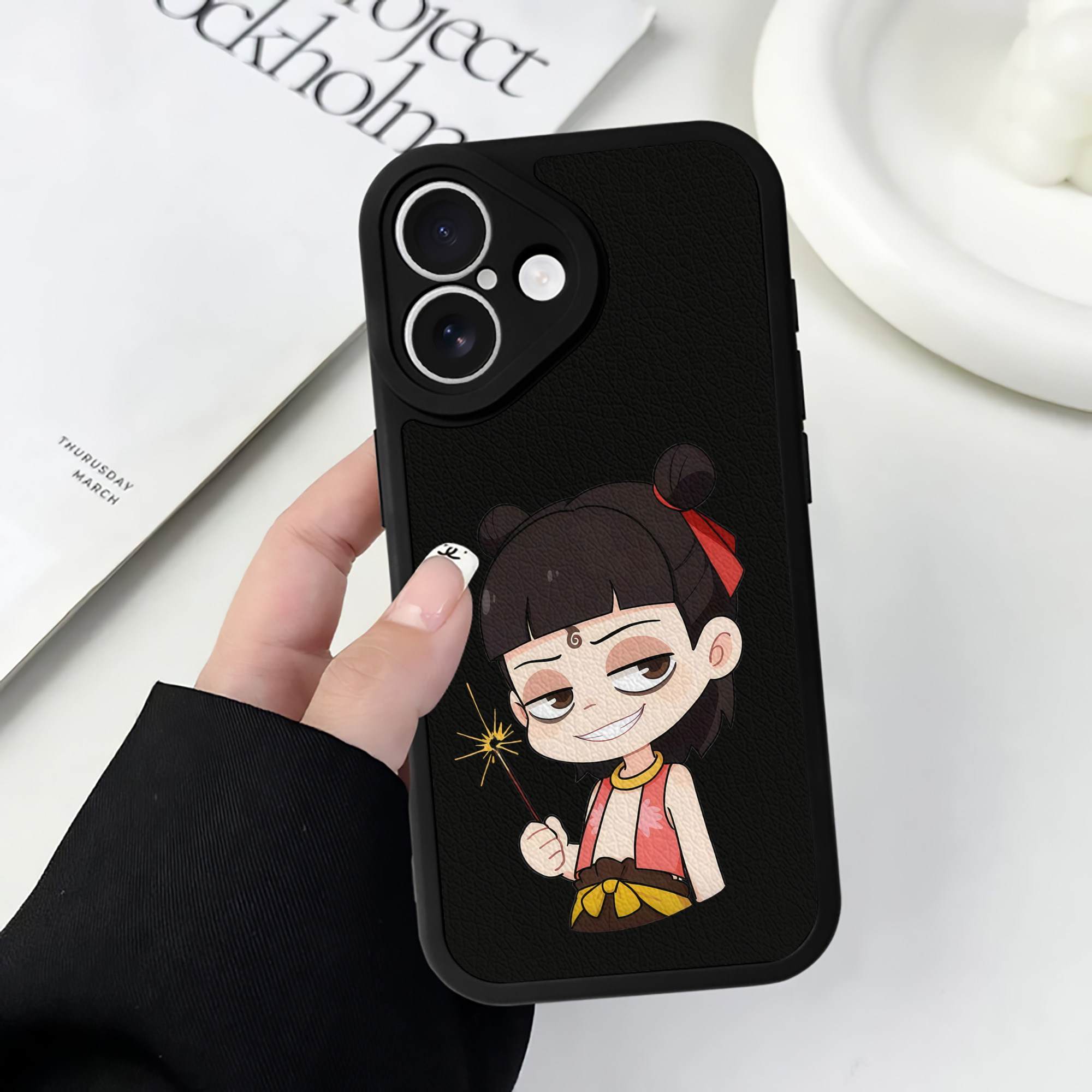 （画像用） Ne Zha 2 ナタ 魔童の大暴れ 【iPhone 16シリーズ対応】シリコンスマホケース（レザー調） 材質：シリコン